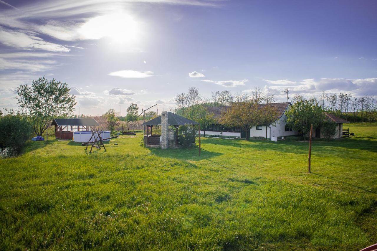 Etno Salas - Etno Ranch - Seosko Turisticko Domacinstvo Villa Palić Exteriör bild
