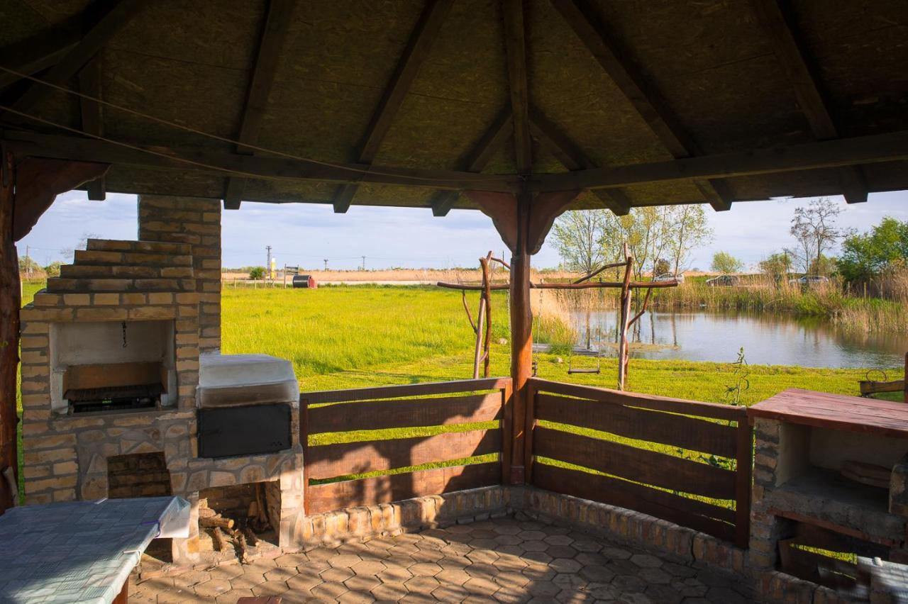 Etno Salas - Etno Ranch - Seosko Turisticko Domacinstvo Villa Palić Exteriör bild
