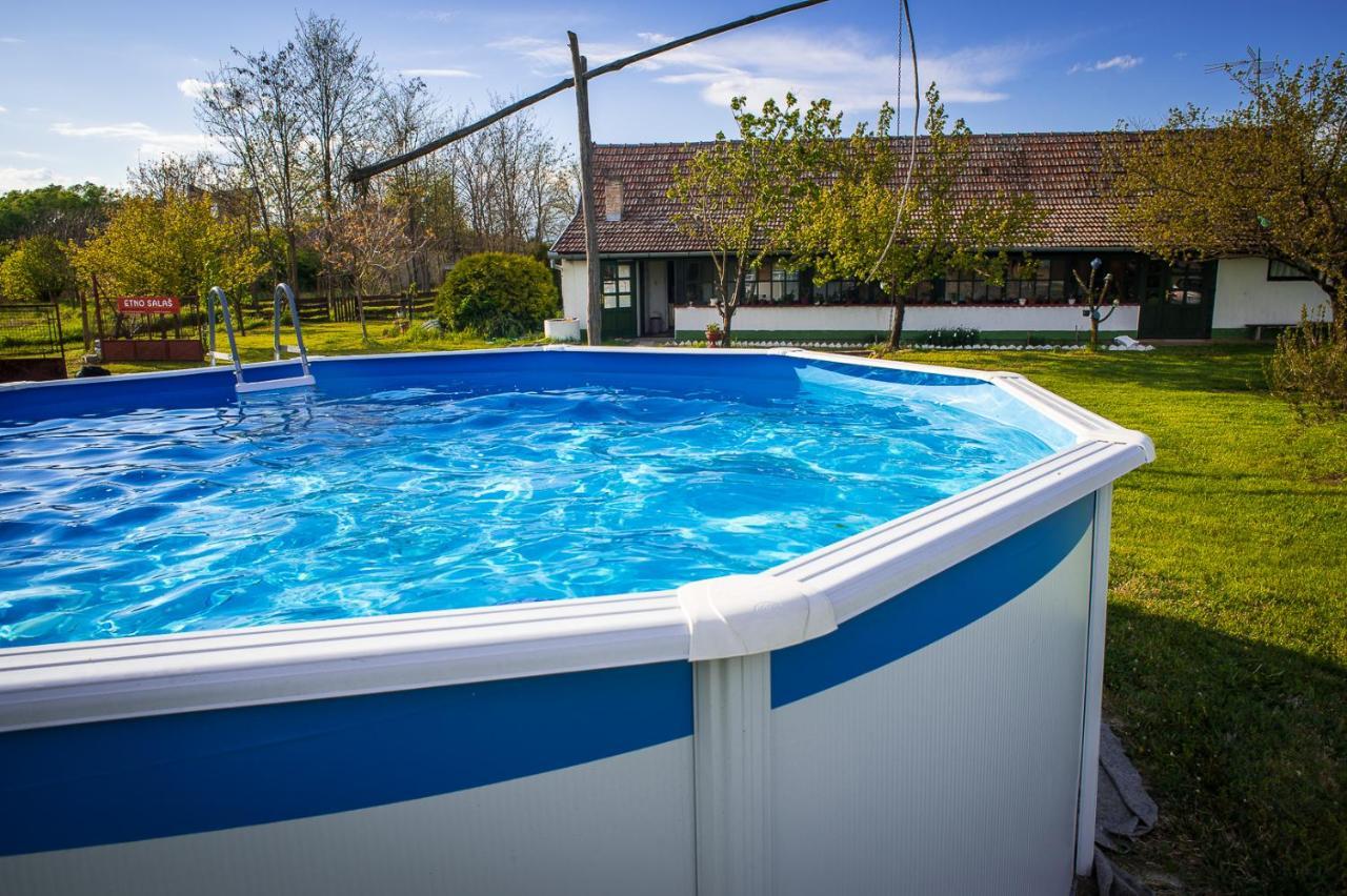 Etno Salas - Etno Ranch - Seosko Turisticko Domacinstvo Villa Palić Exteriör bild