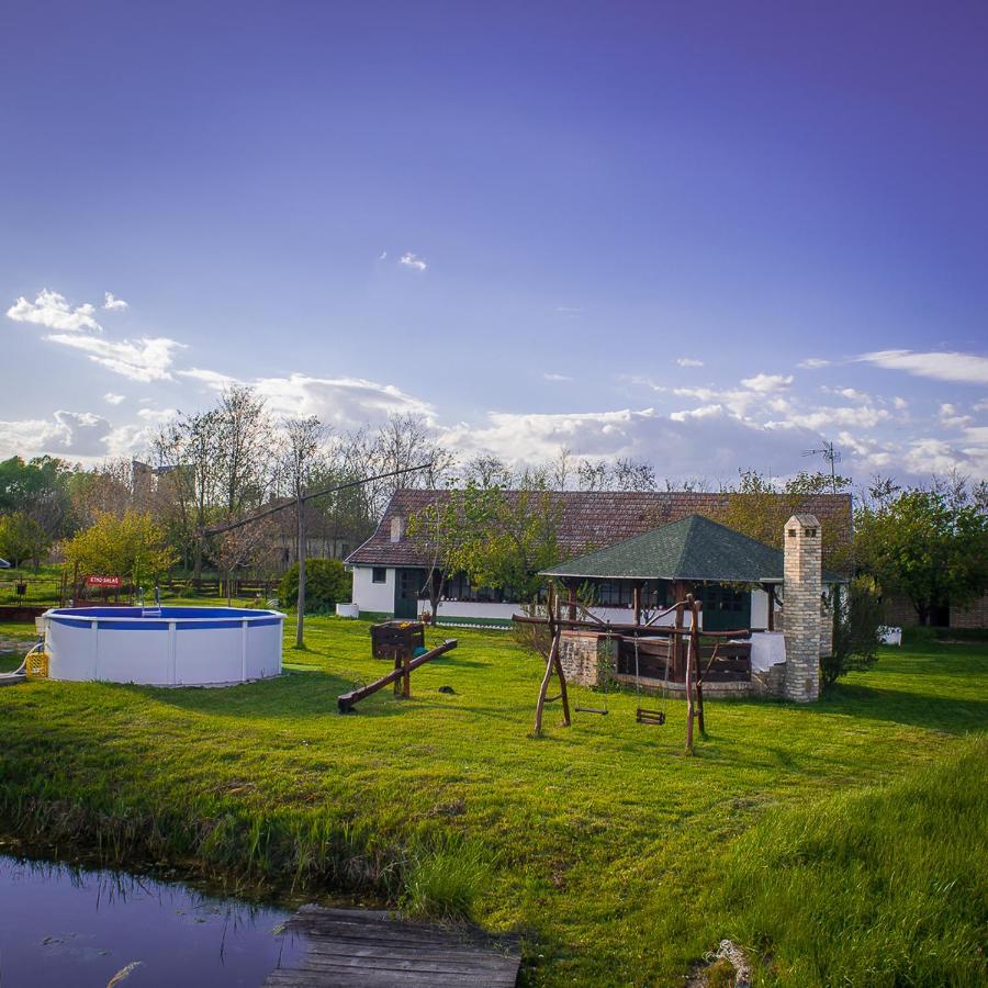 Etno Salas - Etno Ranch - Seosko Turisticko Domacinstvo Villa Palić Exteriör bild