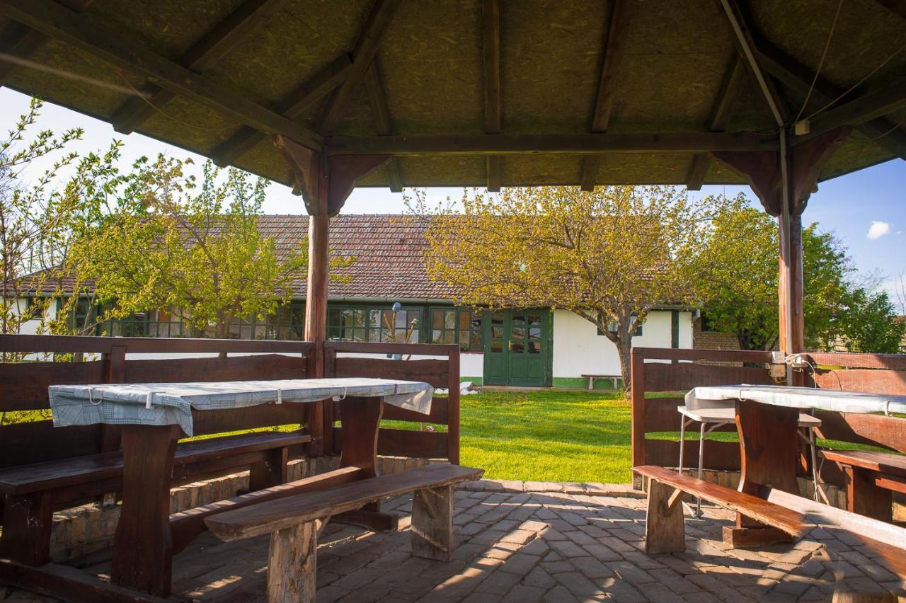 Etno Salas - Etno Ranch - Seosko Turisticko Domacinstvo Villa Palić Exteriör bild